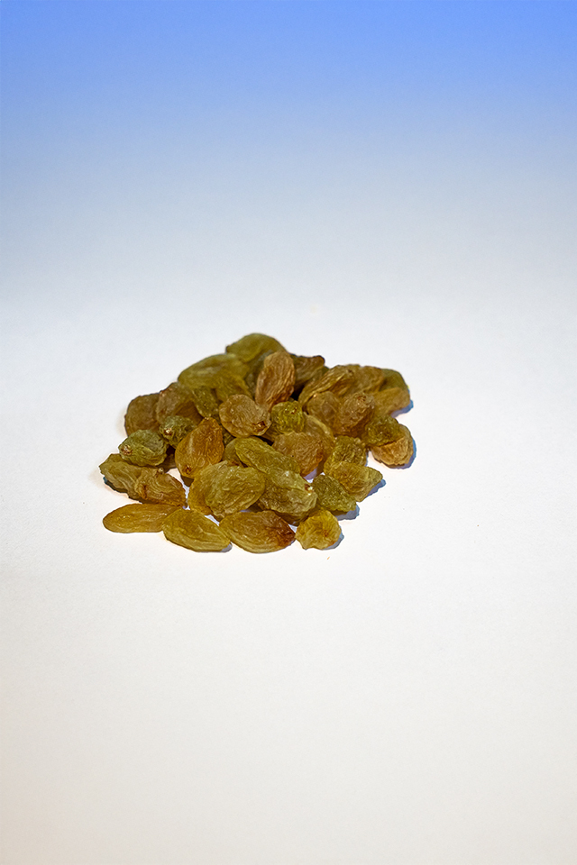 Dried raisins