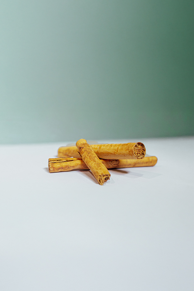 Rolled cinnamon sticks